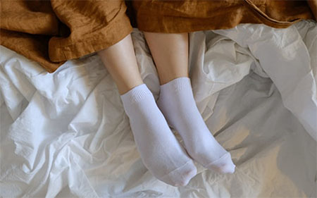 White socks vs. Bacteria on Feet?
